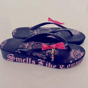 Juice Couture navy and pink flip flops size 8